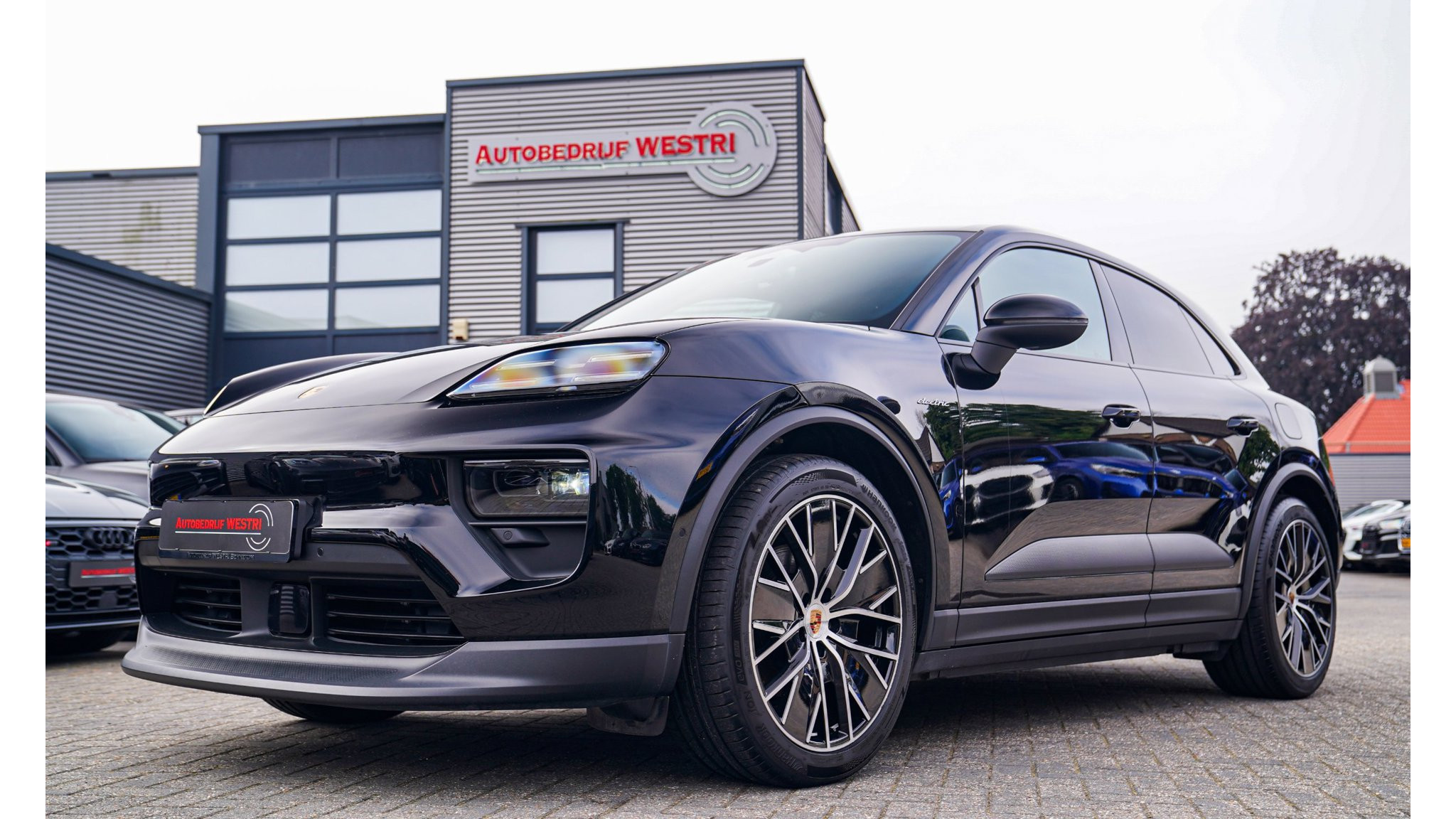 Porsche Macan 100 kWh 4 | Camera | Panorama Dak | Groen Leder Interieur | Luchtvering | Stuurwielverwarming