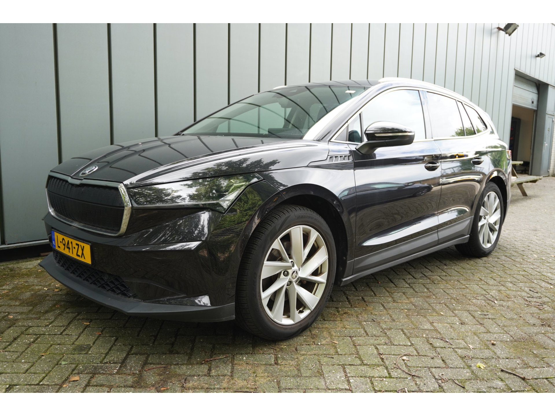 Škoda Enyaq iV 60 Automaat | Navigatie | 19 inch | CarPlay | Camera | Dealerauto | Inruil mogelijk