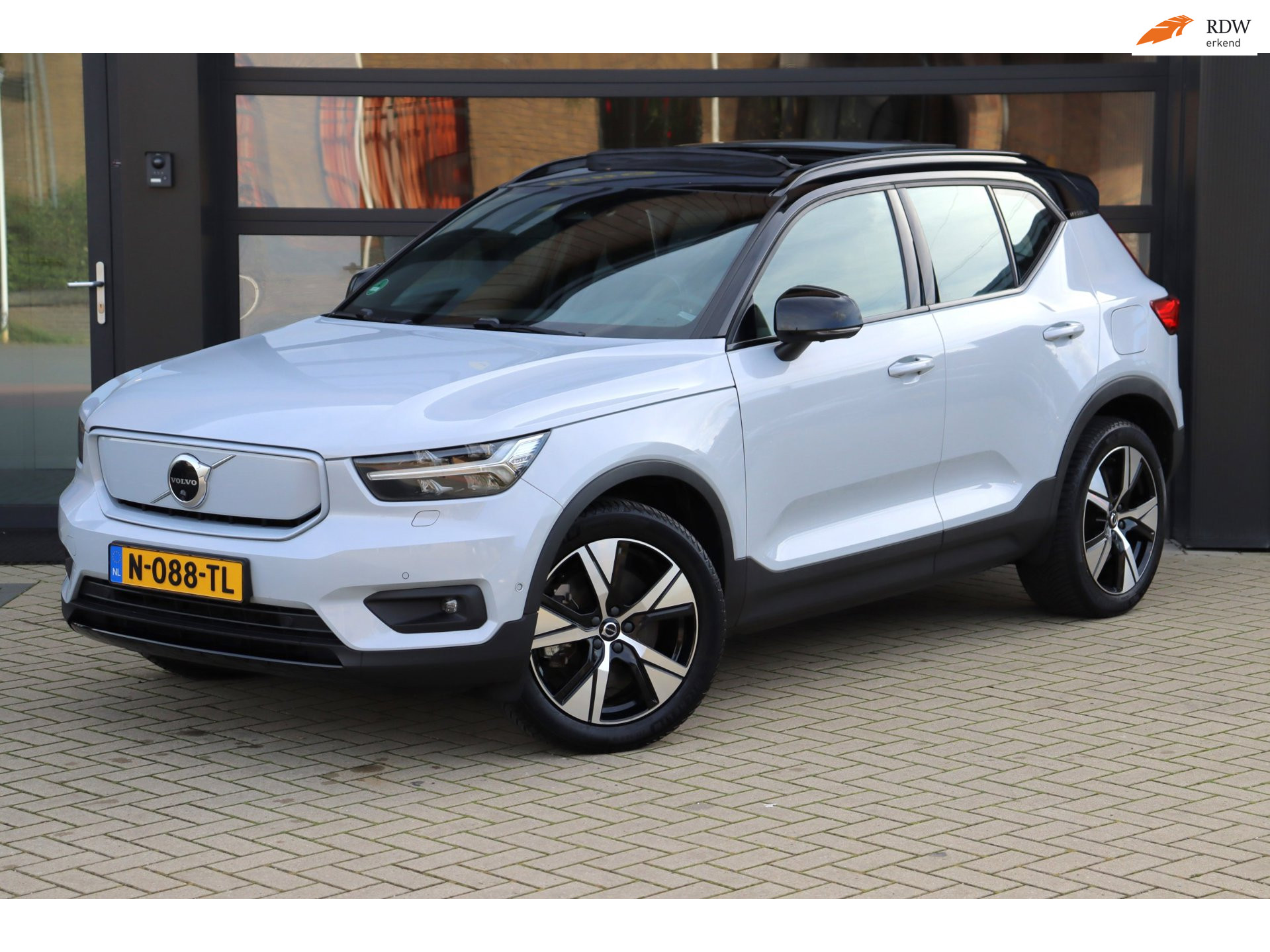 Volvo XC40 Recharge Pro | NAP | Eerste Eigenaar | Pano | Cruise | Memory | Clima | Stoel/Stuur Verwarming | 360 Camera | H/K