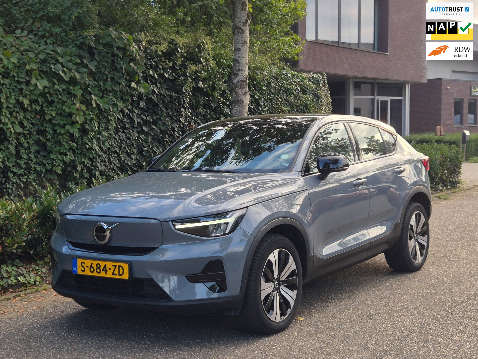 Volvo C40 Recharge Core 69 kWh Zeer gave uitvoering NAP Soh 91% Panoramadak Zwart dak 1e eigenaar NAP