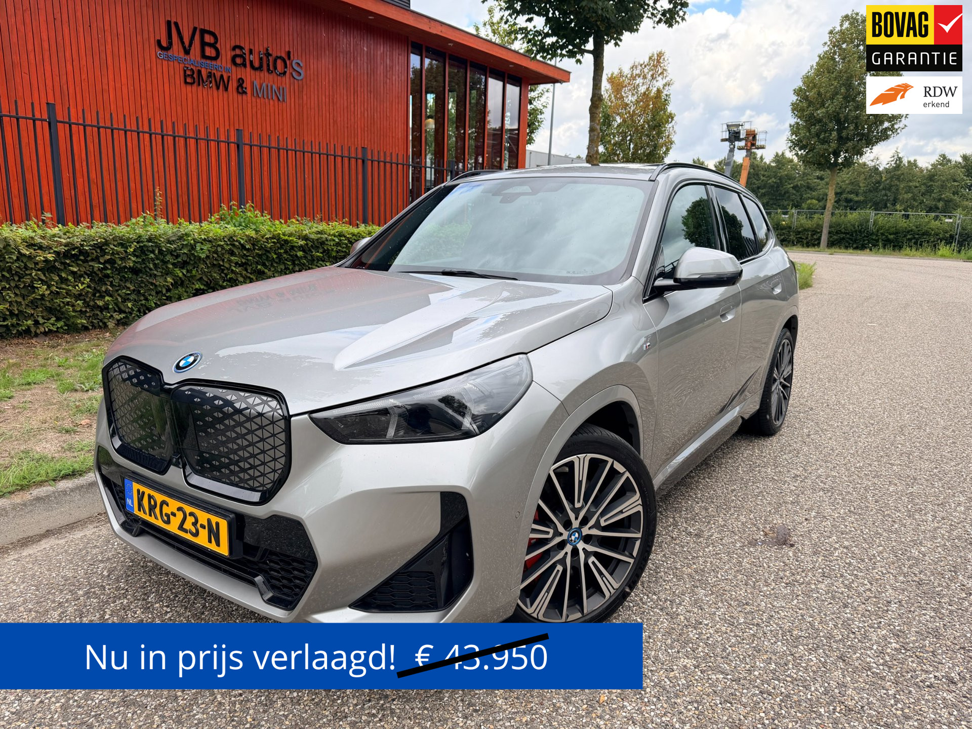 BMW iX1 XDrive30, M-Sport PRO, panorama, trekhaak, H&K, HUD, driving assistant plus