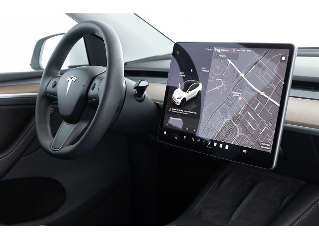 Tesla Model Y Long Range AWD 75 kWh *SOH 93%* LEDER | PANORAMADAK
