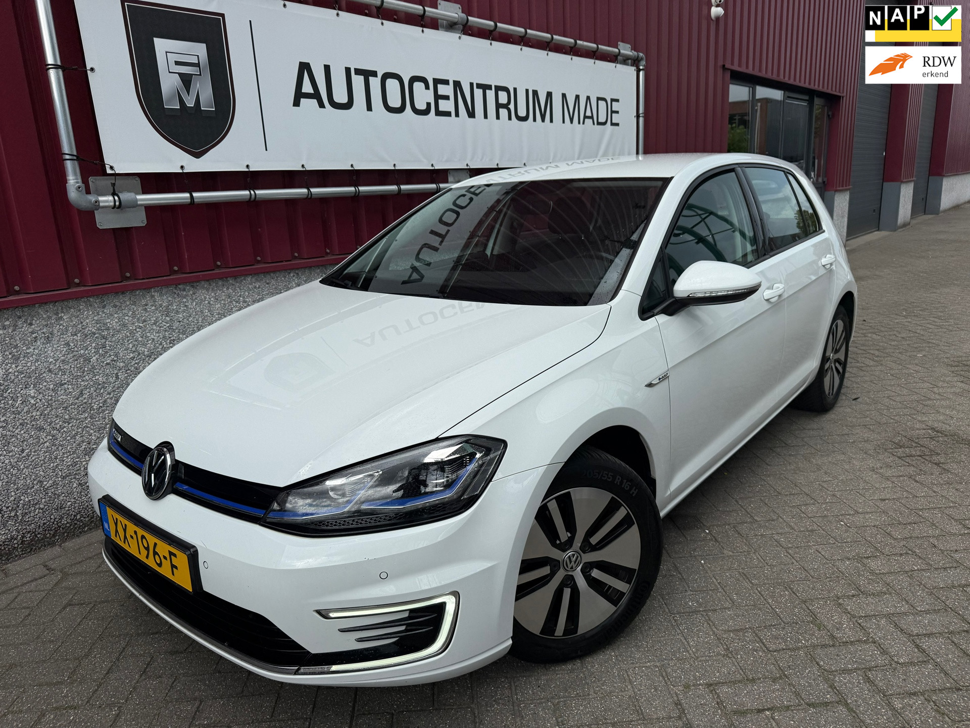 Volkswagen e-Golf E-Golf // 5-DRS // Leer // PDC // Navi // LED //