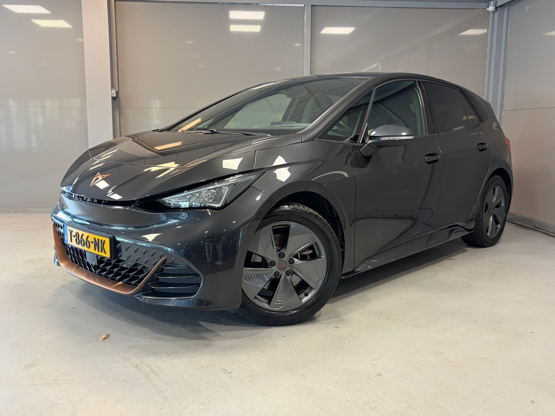 CUPRA Born Essential 62 kWh | LED | CAR PLAY | 18" LM VELGEN | SOH 92% |