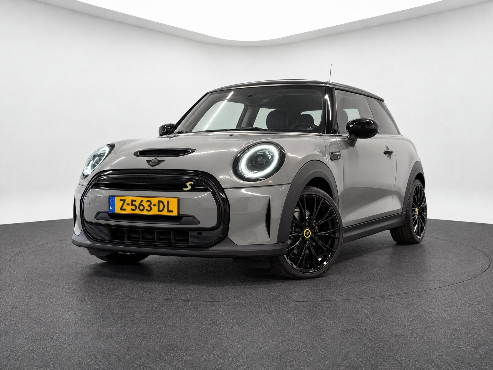 MINI Electric MINI Electric Collection 33 kWh (LED, CRUISE, NAVI, UNION JACK, 18INCH)
