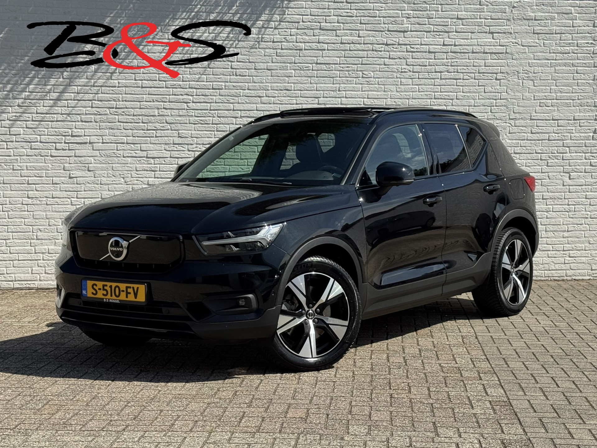 Volvo XC40 Recharge Pro SOH 97% Adaptive Cruise All-Season Banden Panoramadak AppleCarplay Elec. inklapbare trekhaak Leder