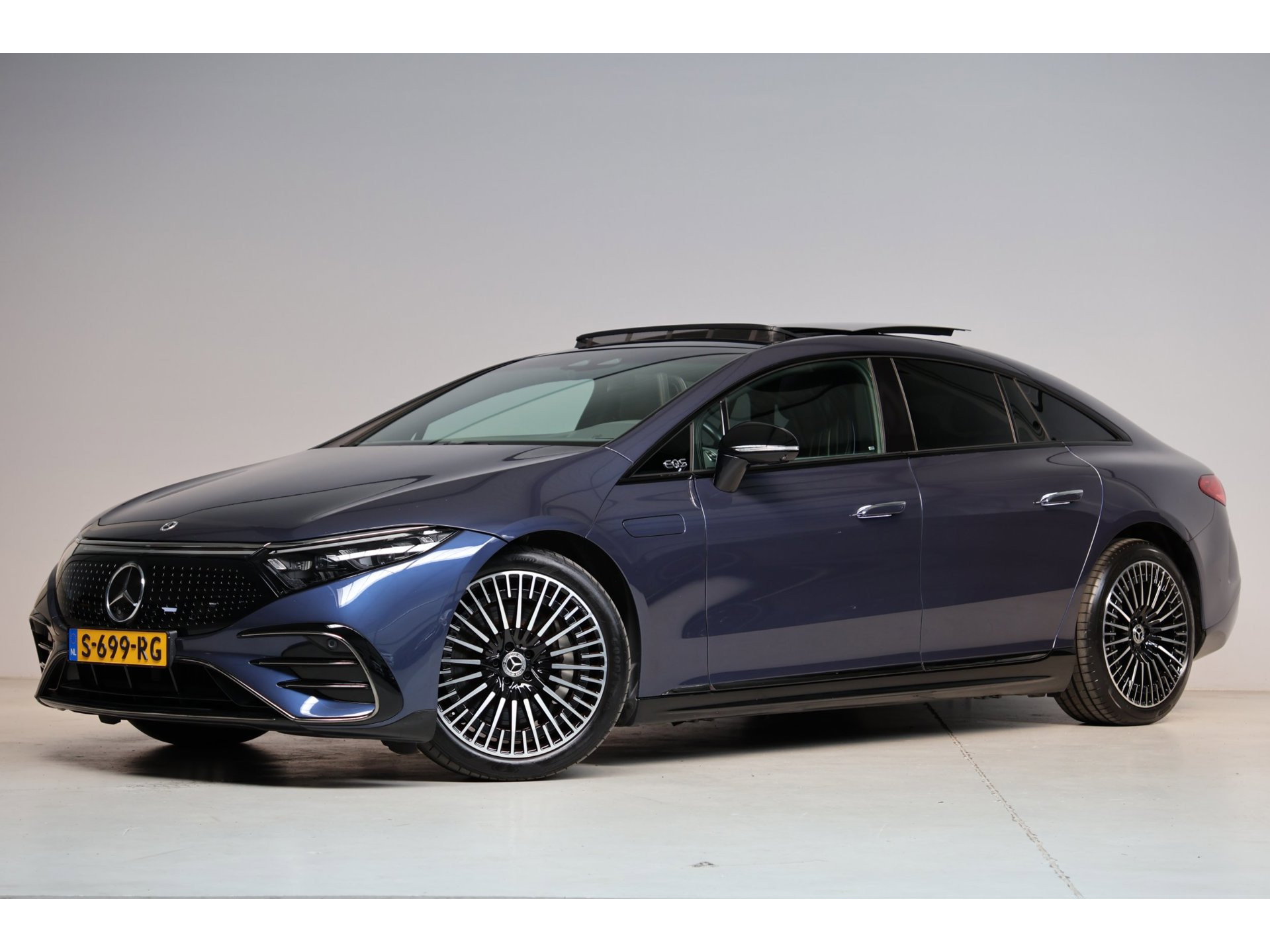 Mercedes-Benz EQS 450 4MATIC AMG Line 108 kWh | hyperscreen | head-up | elek. trekhaak | massage stoel(en) | stoelkoeling | 1e eig