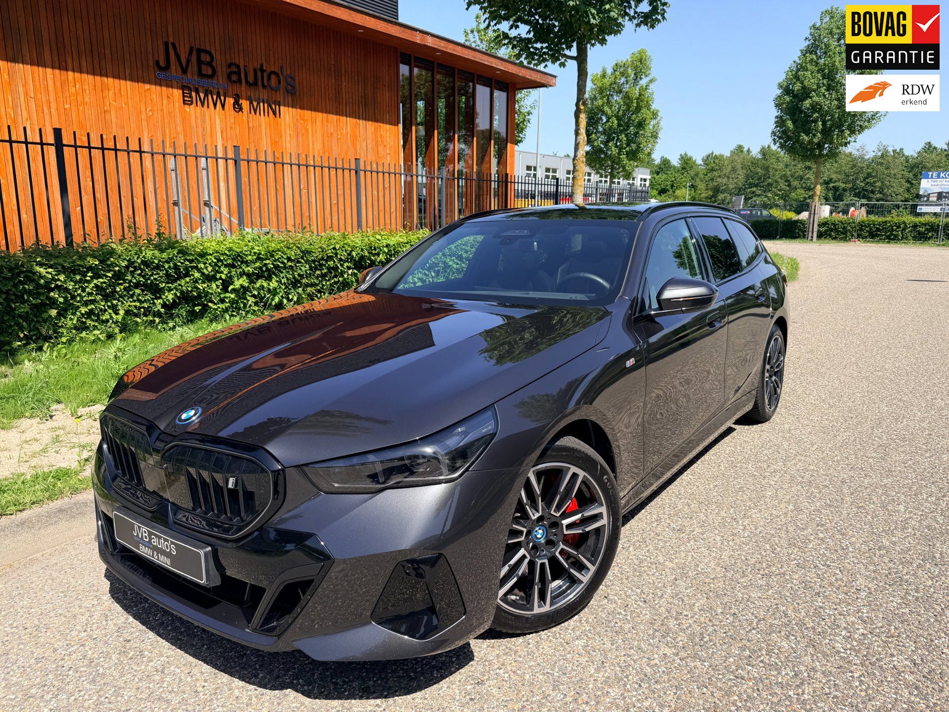 BMW i5 Touring EDrive40 M-Sport PRO, B&W, panorama, trekhaak