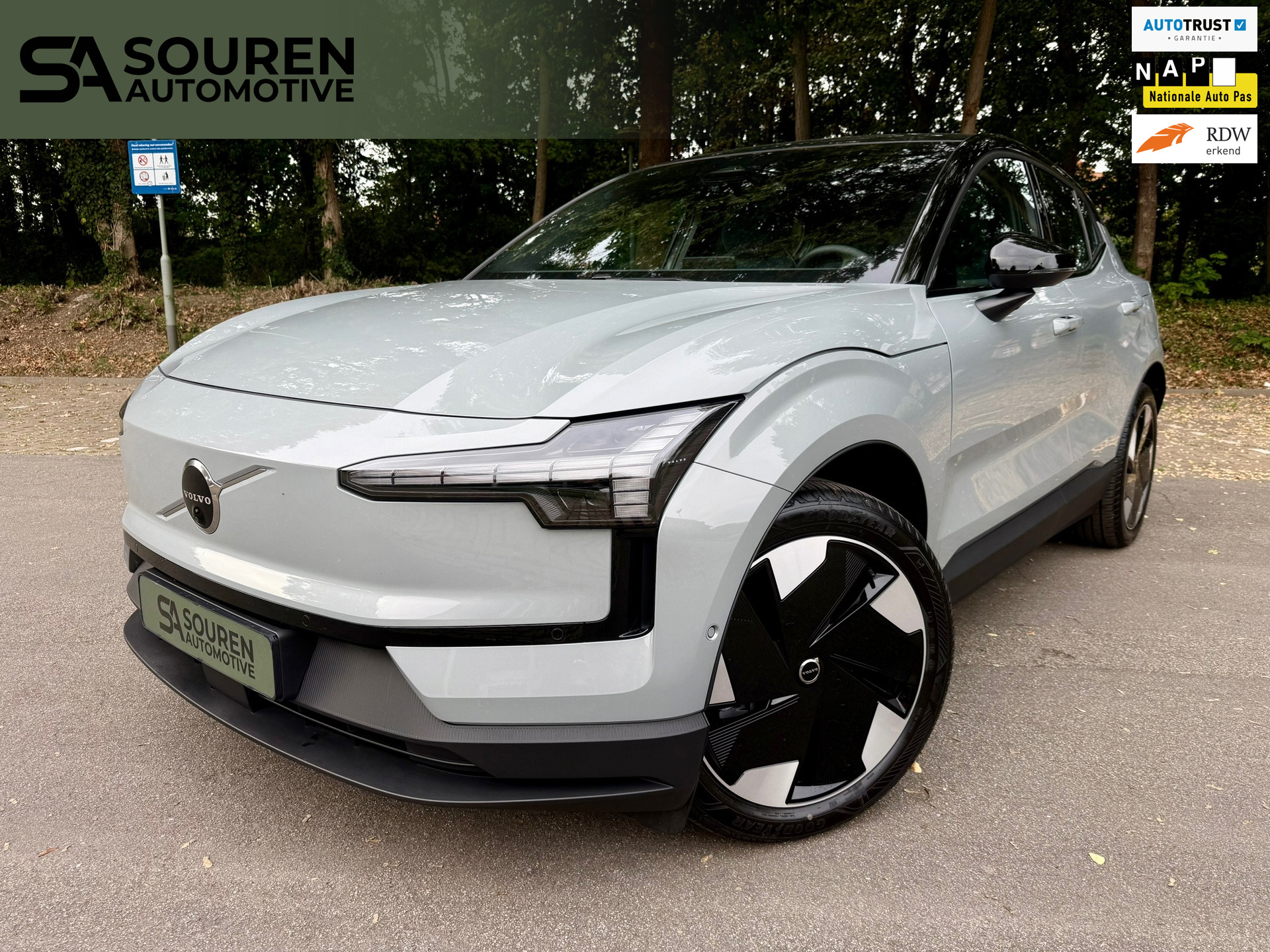 Volvo EX30 Single Motor Extended Range Ultra 69 kWh, Pano dak, Harman Kardon, stoel verwarming, 360 camera,