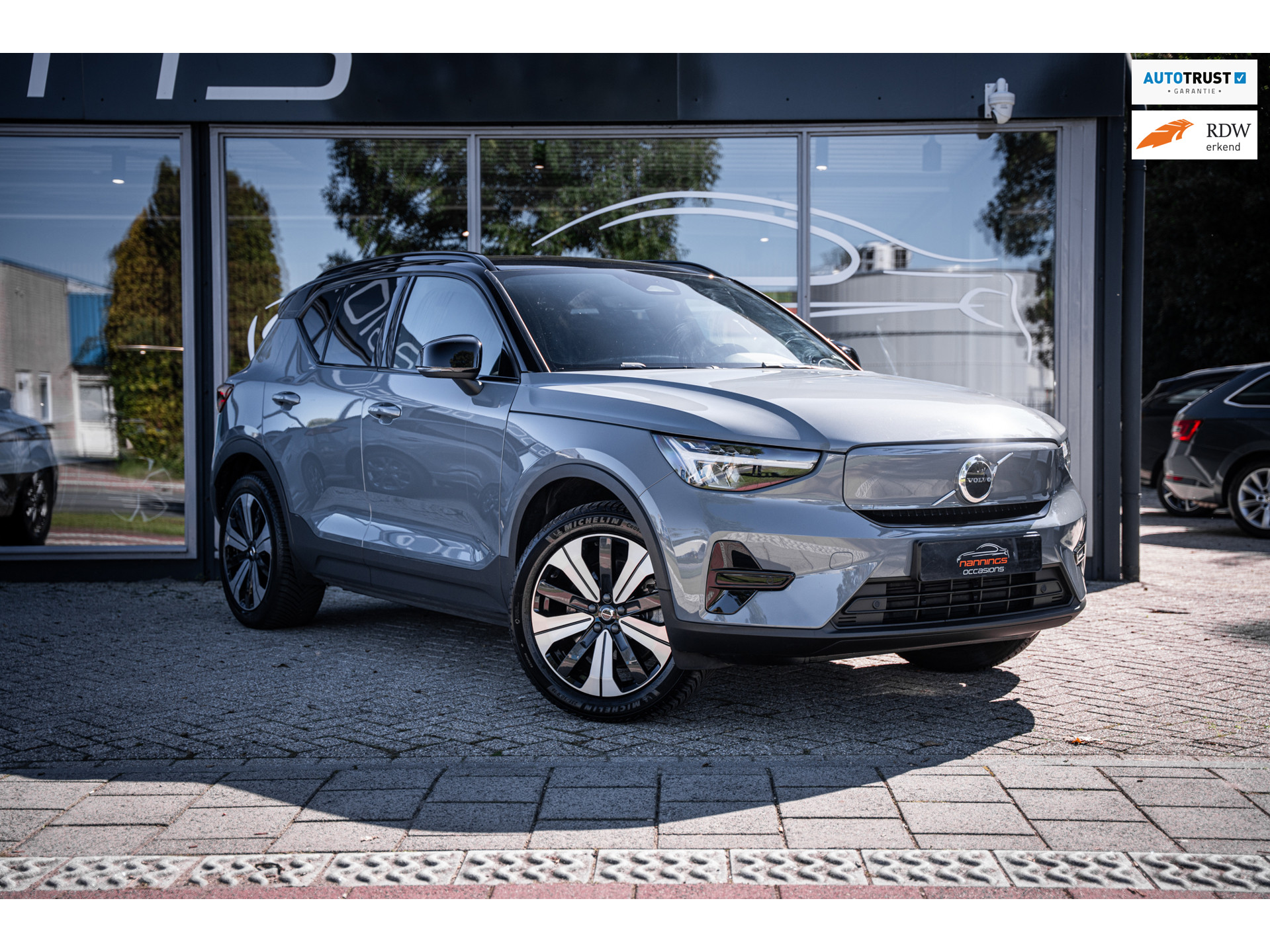 Volvo XC40 Single Motor Plus 69 kWh|Elec Trekh|Pilot Assist|Blis|Stoel/Stuurverwarming|LED|Elektrische achterklep|