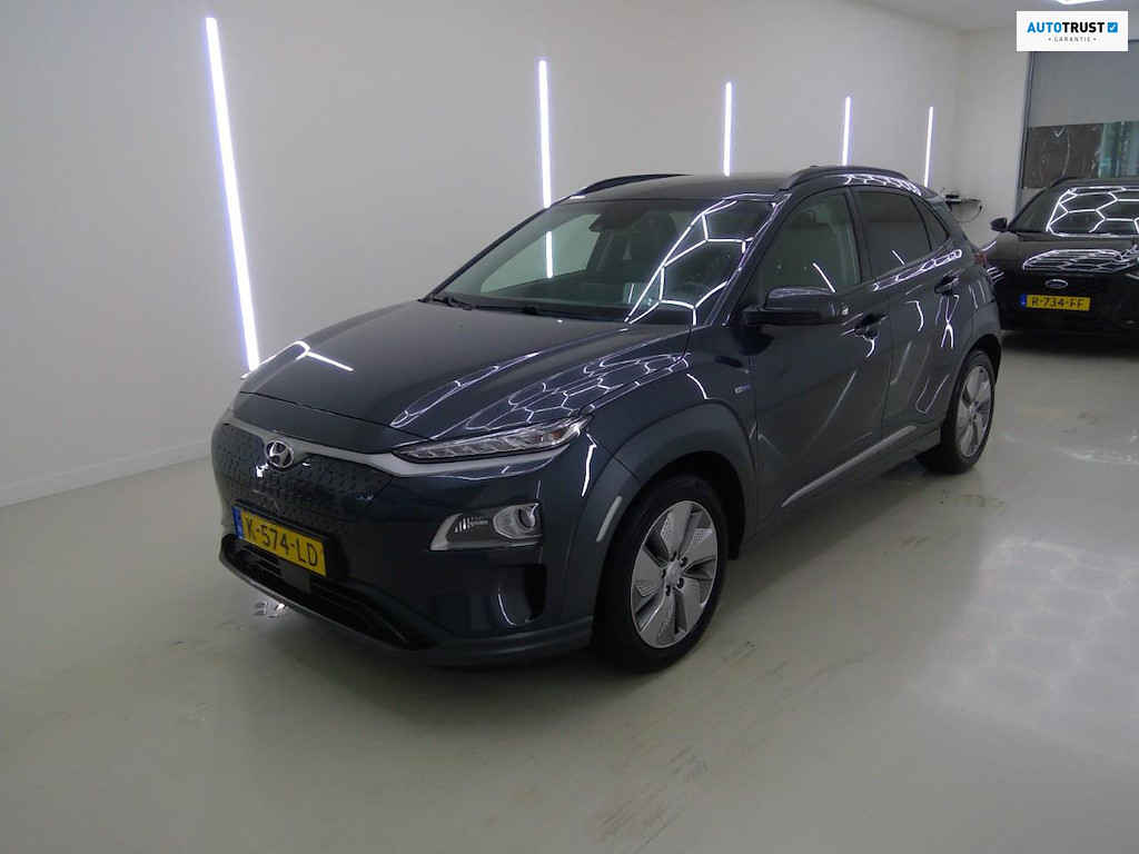 Hyundai Kona EV Limited 64 kWh FASE 3 SOH 100 % ||STOELVRM+VERKOELING|||LANEASSIST|ADAPT.CRUISE|ELEK.STOEL|KEYLESSGO|LEER