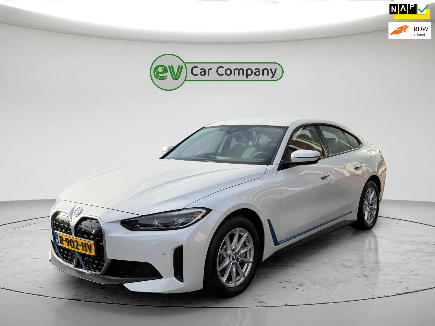 BMW i4 EDrive40 84 kWh | SOH 95% | Adapt. Cruise | Camera | Carplay | 1e Eigenaar | Stoelverwarming | Incl. BTW | Keyless entry