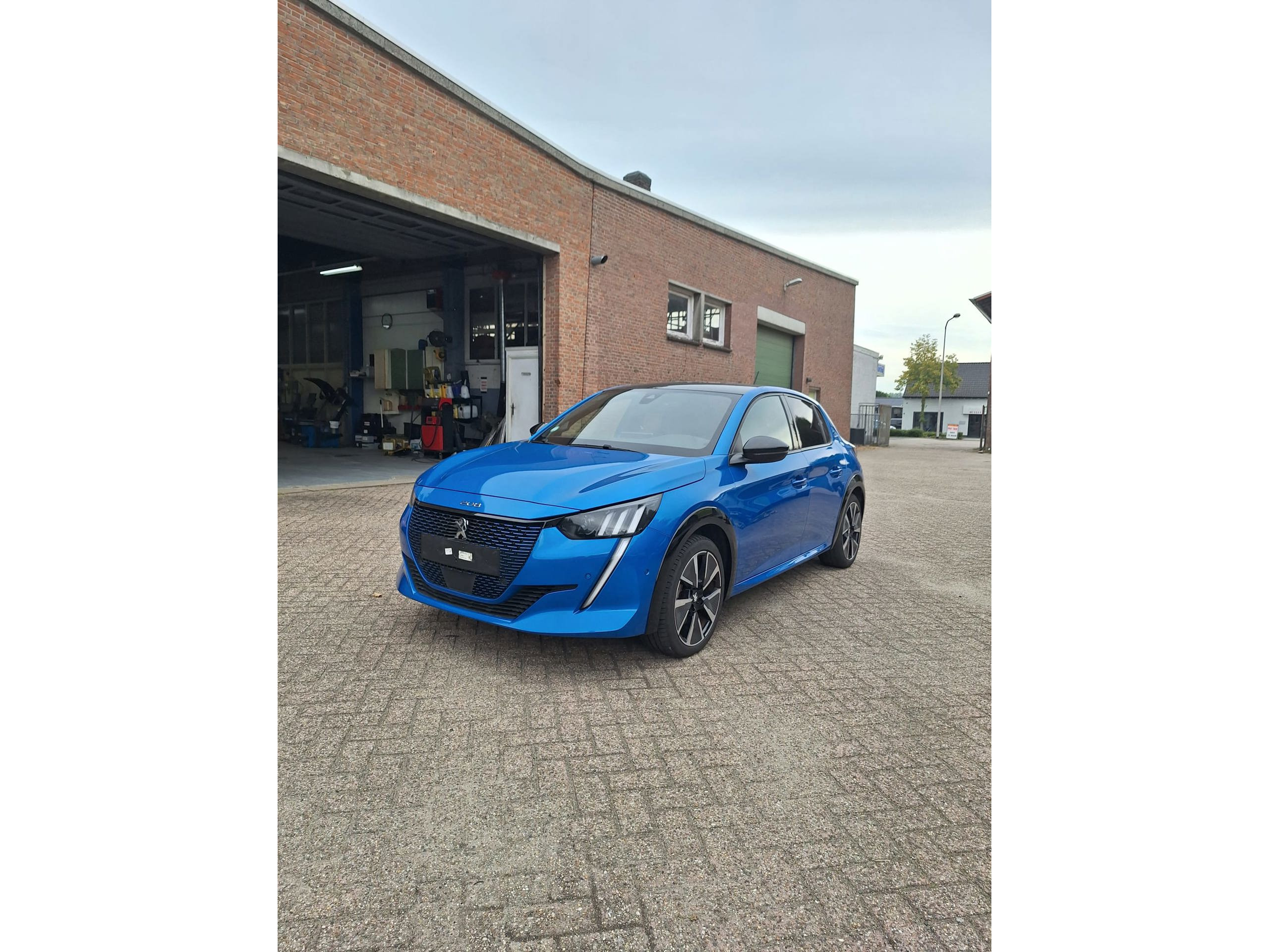Peugeot e-208 | 11kW | Warmtepomp | ACC | Camera | Stoelverwarming