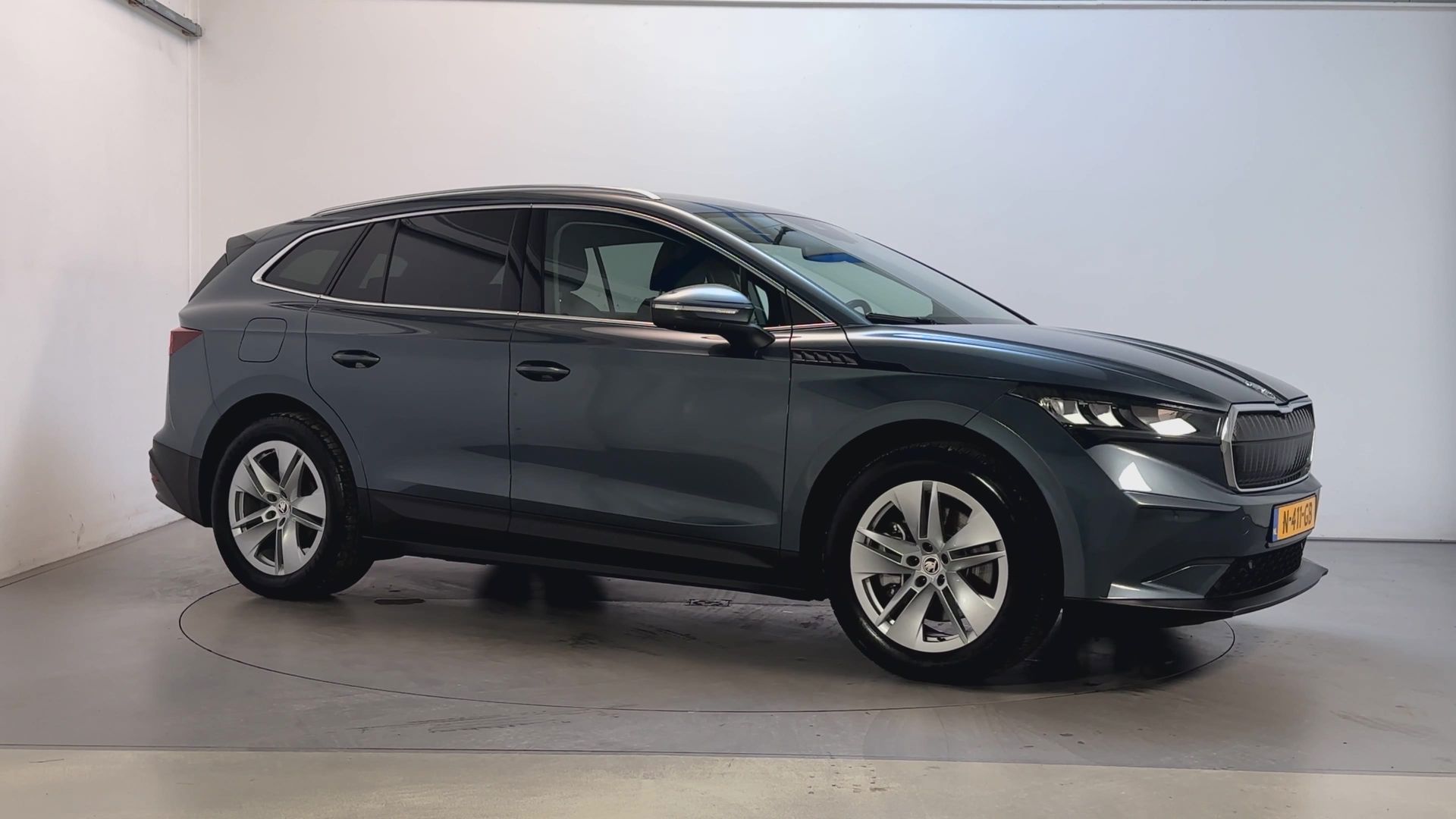 Škoda Enyaq iV 80 Warmtepomp Camera Trekhaak Sfeerverlichting DAB+