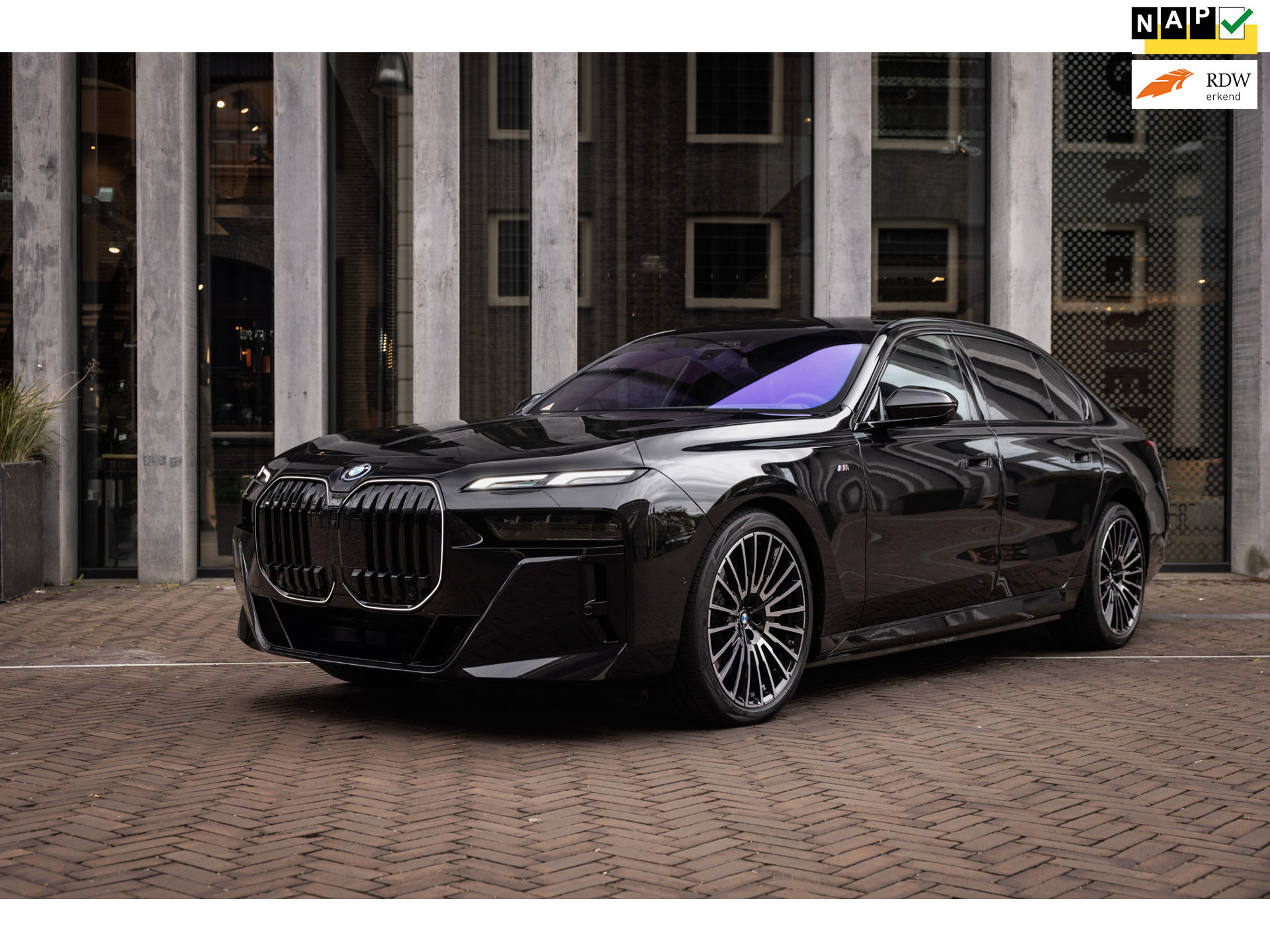 BMW i7 eDrive50 106kWh M Sport (455pk) Lage KM - Fabrieksgarantie EDrive50 106 kWh