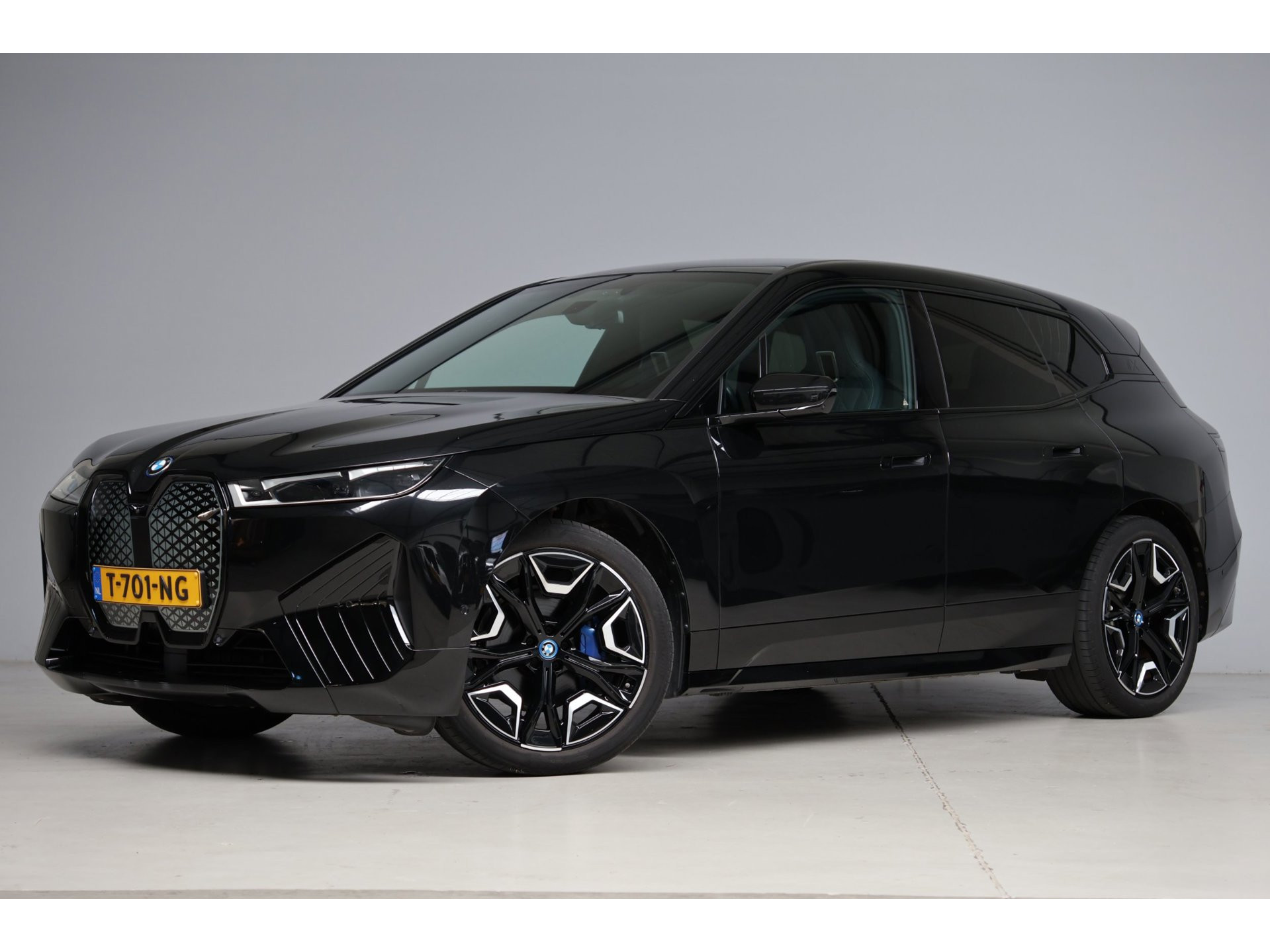 BMW iX XDrive40 M-sport | panorama skylounge | elek. trekhaak | softclose | laser light | harmankardon | adap. cruise | keyless