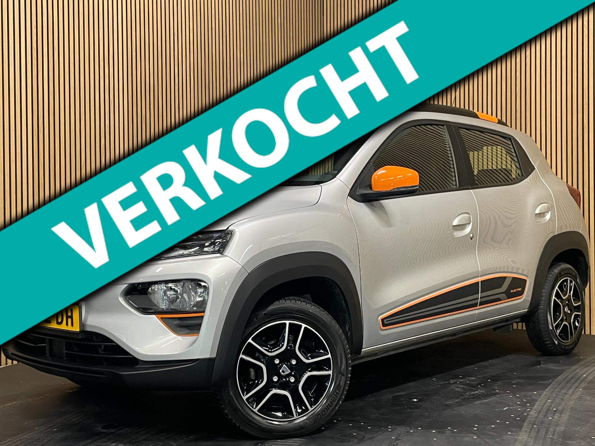 Dacia Spring Comfort Plus (Orange Pack) 27 kWh|AIRCO|LEDER|CARPLAY|CRUISE CTRL|ACHTERUITRIJCAMERA|NAVI|PARKEERSENS|LMV|NIEUWSTAAT|