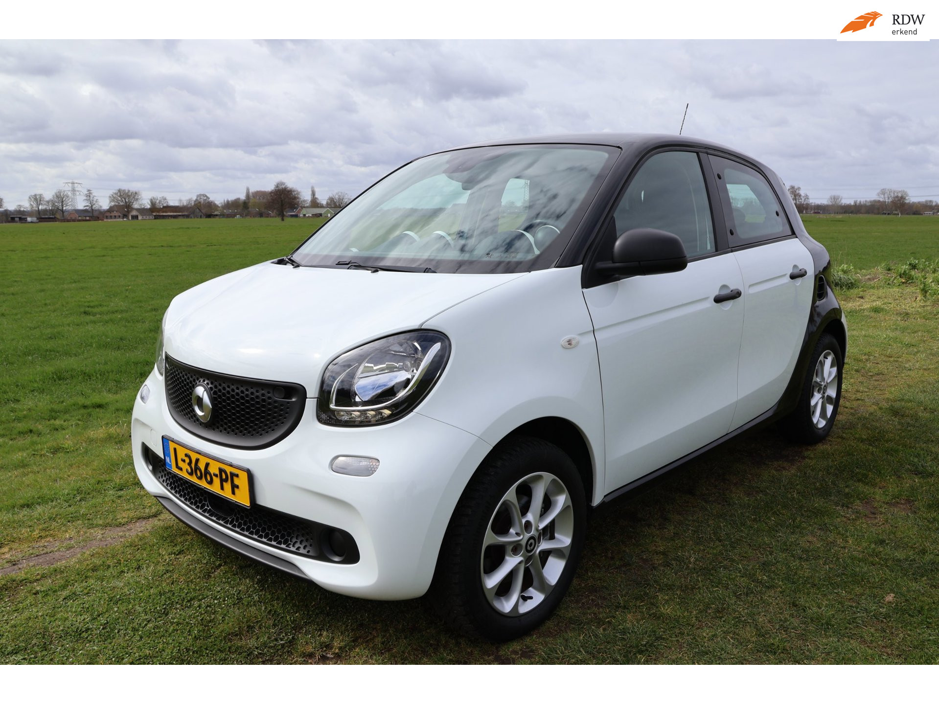 smart Forfour Electric drive 18 kWh|Nieuwe ACCU!|Carplay|Parkeercamera|Airco|Bluetooth|Nieuwe APK|Zeer nette auto