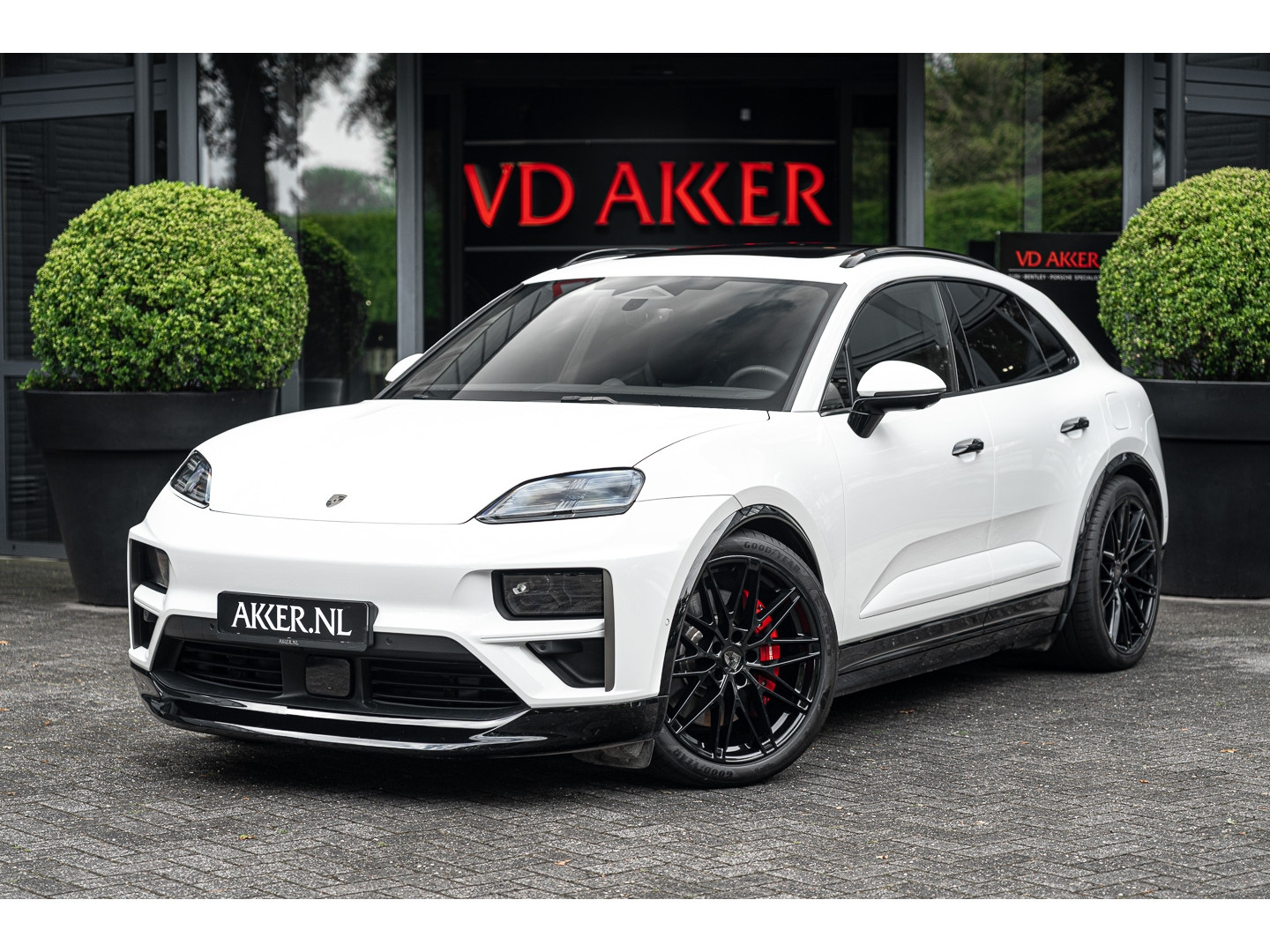 Porsche Macan Turbo Electric | Np. 146k | Pano.dak | 360° Cam. | 4WSturing | 22 Inch