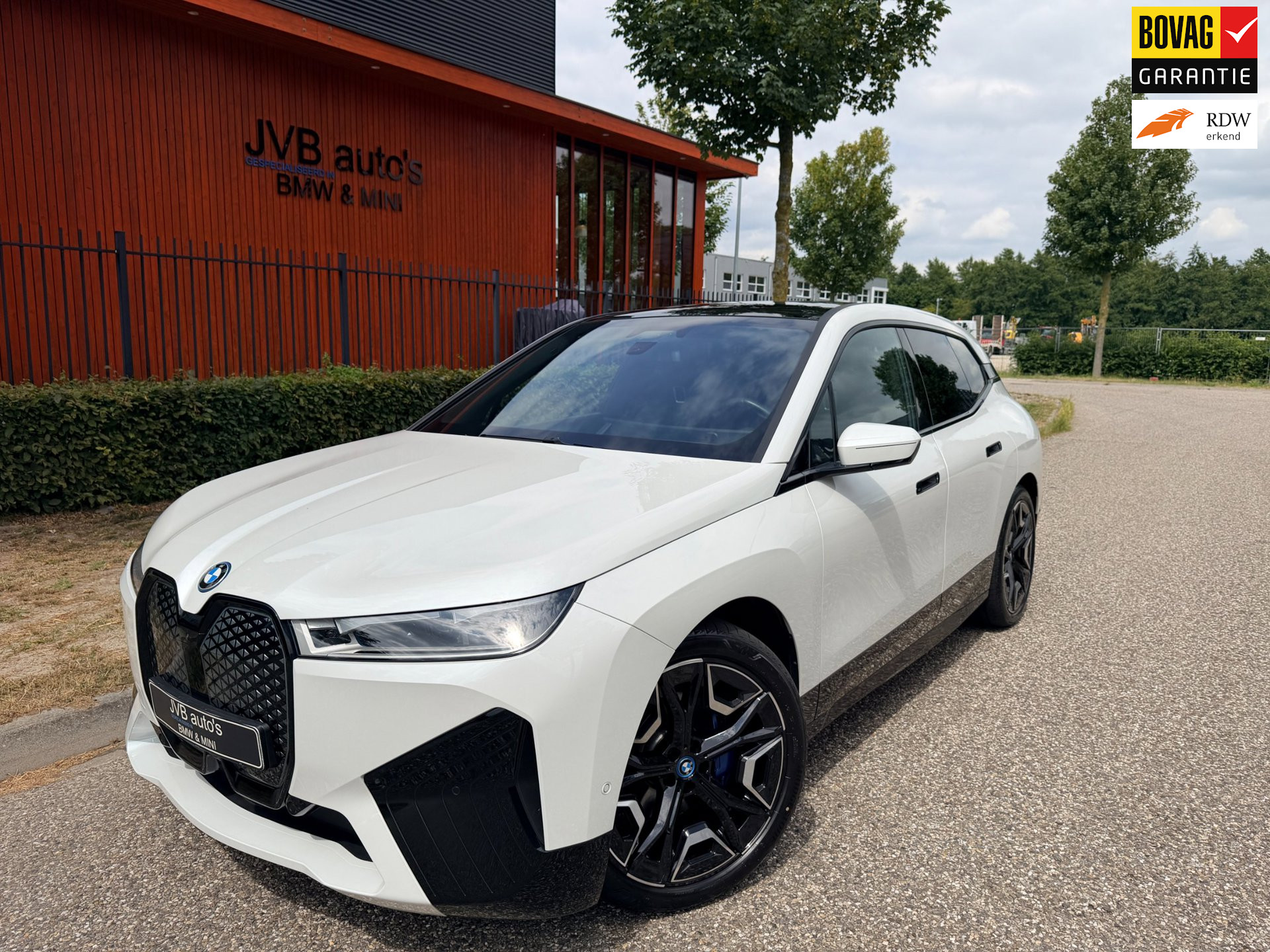 BMW iX XDrive50, 112 kWh, Sportpakket, trekhaak, H&K, Pano, leder
