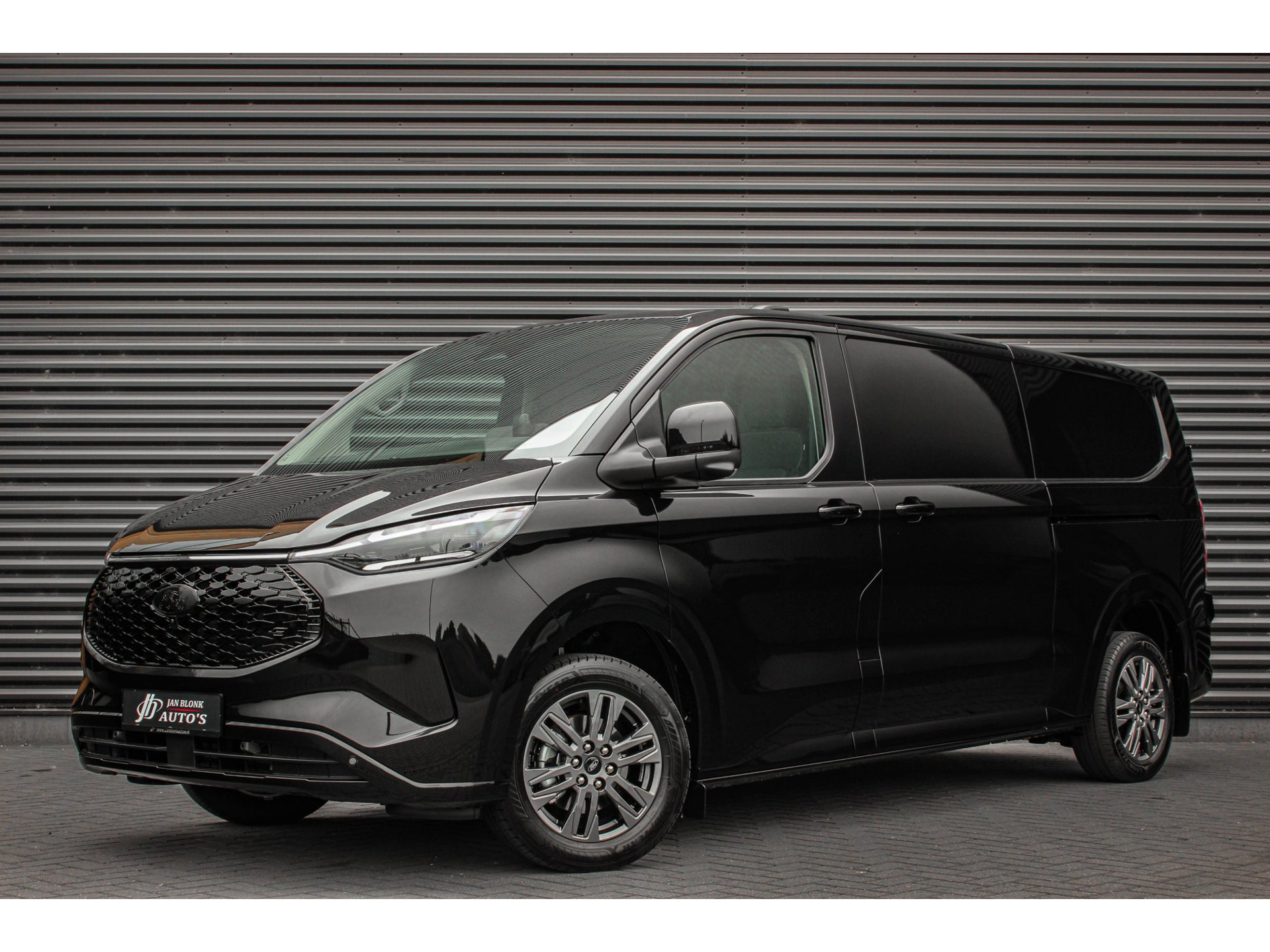 Ford E-Transit Cust. 340 L2H1 Limited 71kWh 218PK / 360 CAMERA / 370KM RANGE / APPLE CARPLAY /DRIVERS- PACK / FULL OPTION / BLACK