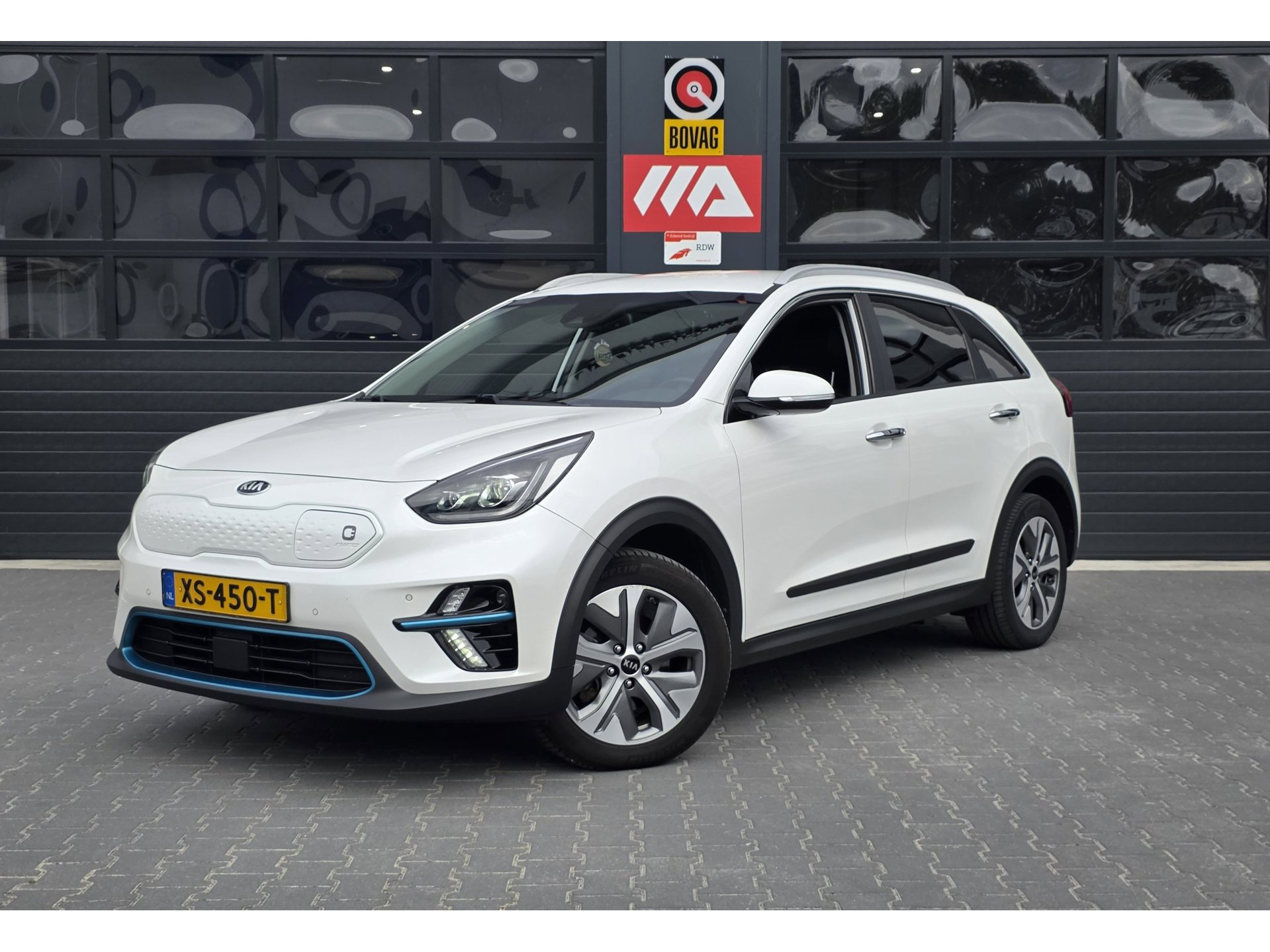 Kia e-Niro ExecutiveLine 64 kWh | 100% SOH | LEDER | CAMERA | JBL | STOELVERWARMING/VENTILATIE |