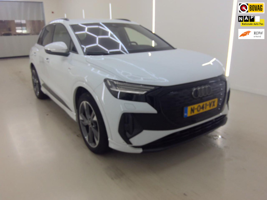 Audi Q4 e-tron 40 S edition 77 kWh SOH 95%+Warmte-pomp+Luxe-Volleder+Comf-Dynamic-int-Keyless-trekhaak-Pakket=30-12-2021