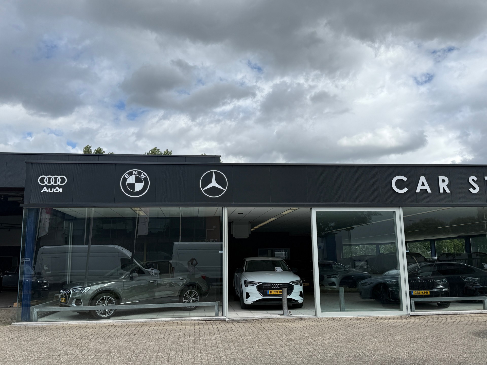 Volvo XC40 Recharge P8 AWD R-Design PANO|H&k|Memory