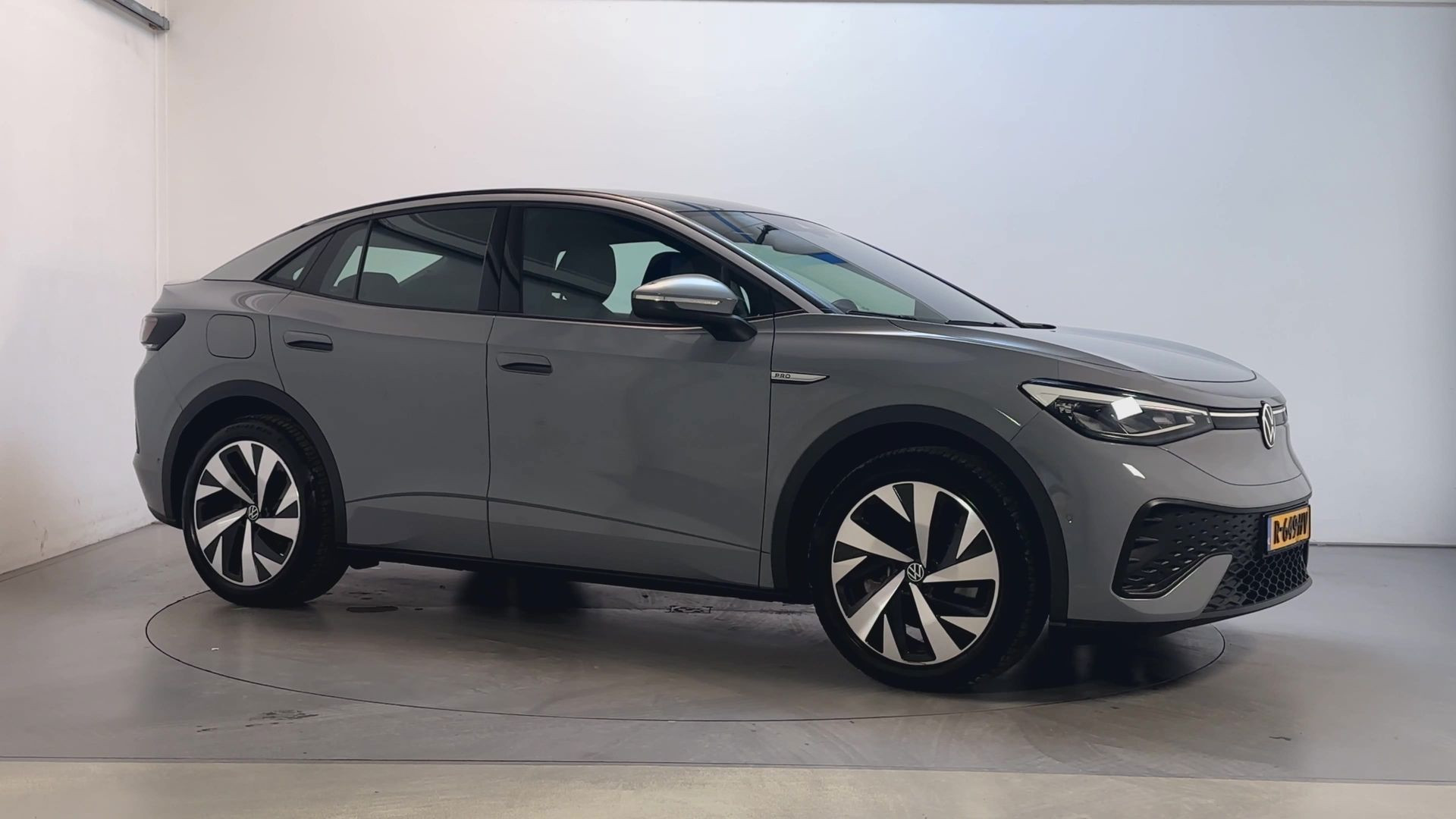 Volkswagen ID.5 Pro 77 kWh SoH 94,22% Warmtepomp Trekhaak Alcantara Camera Stoelverwarming DAB+