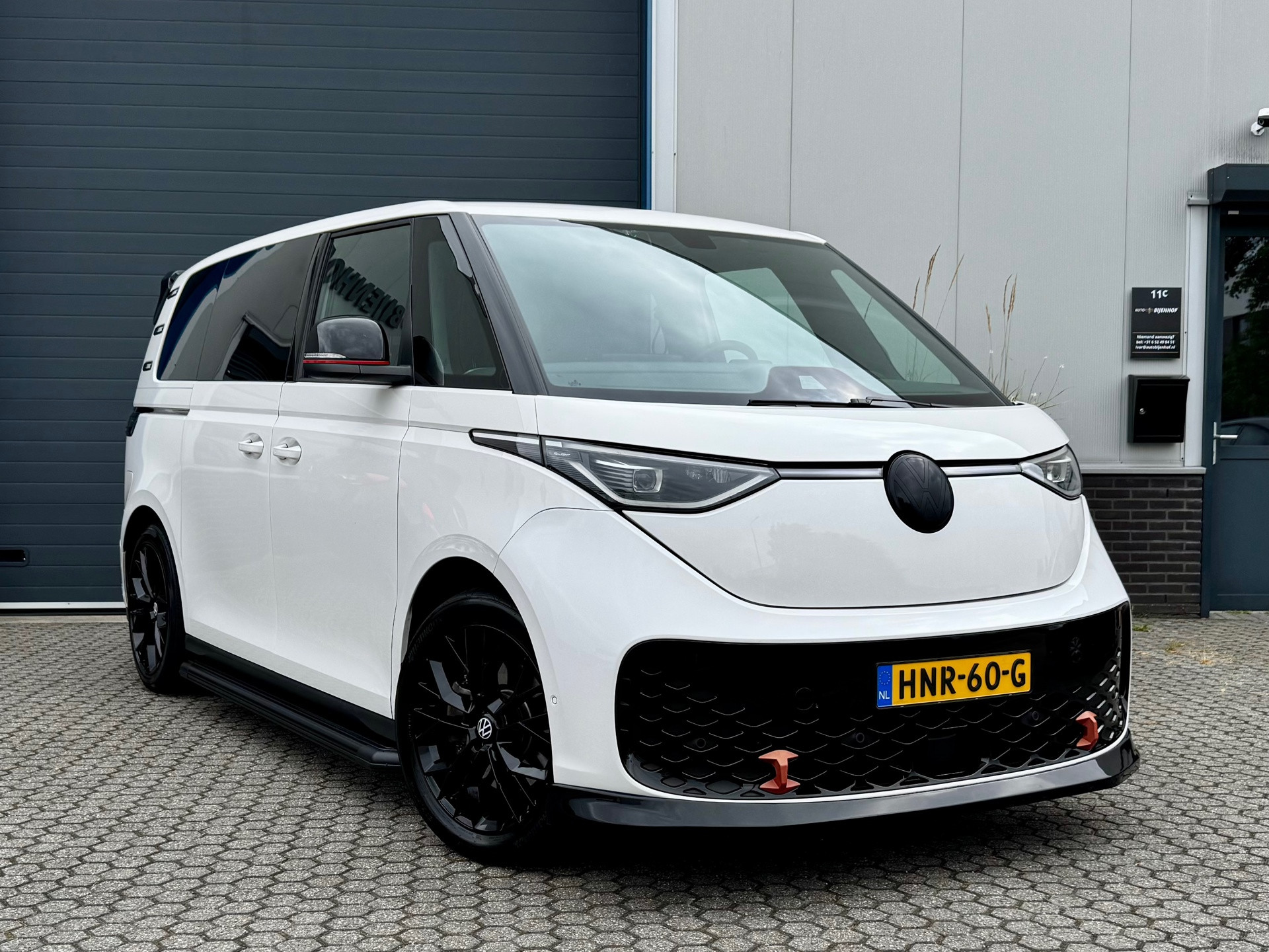 Volkswagen ID. Buzz Pro 77kWh | Red Accent pakket | IQ Light | 5 Persoons | 2x elektrisch schuifdeur | Trekhaak