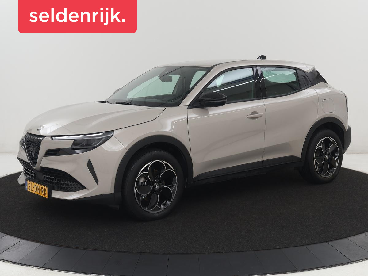 Alfa Romeo Junior Elettrica 54 kWh | SOH 97,3% | Adaptive cruise |