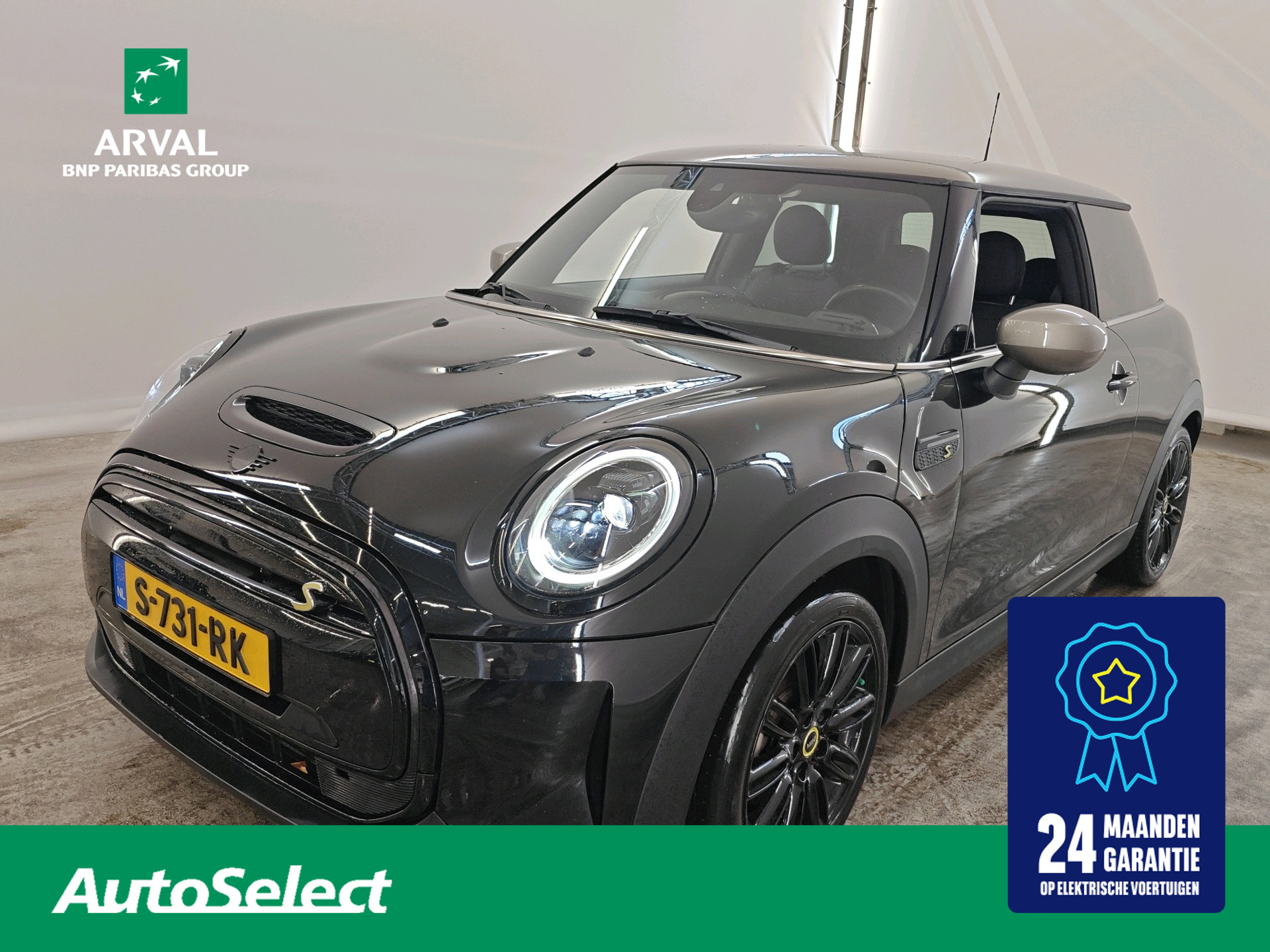 MINI Electric Cooper 33 kWh 184pk Yours | SOH 98% | Leder | CarPlay | Navi | Stoelverwarming | Getinte ramen | Camera | PDC | 17"
