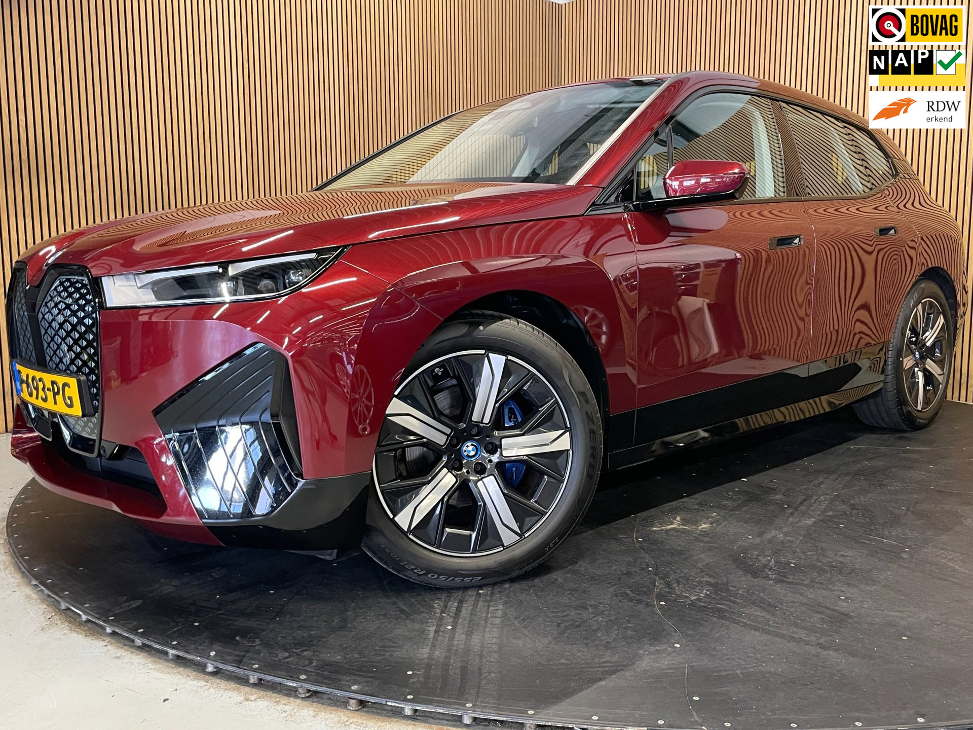 BMW iX XDrive40 Executive 77 kWh|100% SOH|VOLLEDER|ELEK.STUURVERSTELLING|CAMERA|CARPLAY|PDC V+A|NAP|NL-AUTO|INCL.BTW|1e EIGENAAR|