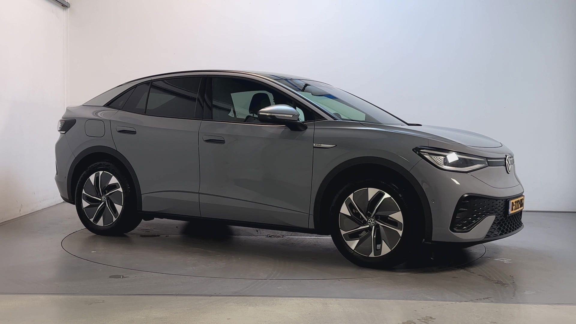 Volkswagen ID.5 Pro 77 kWh SoH 97,4% Alcantara Stoelverwarming Camera Sfeerverlichting