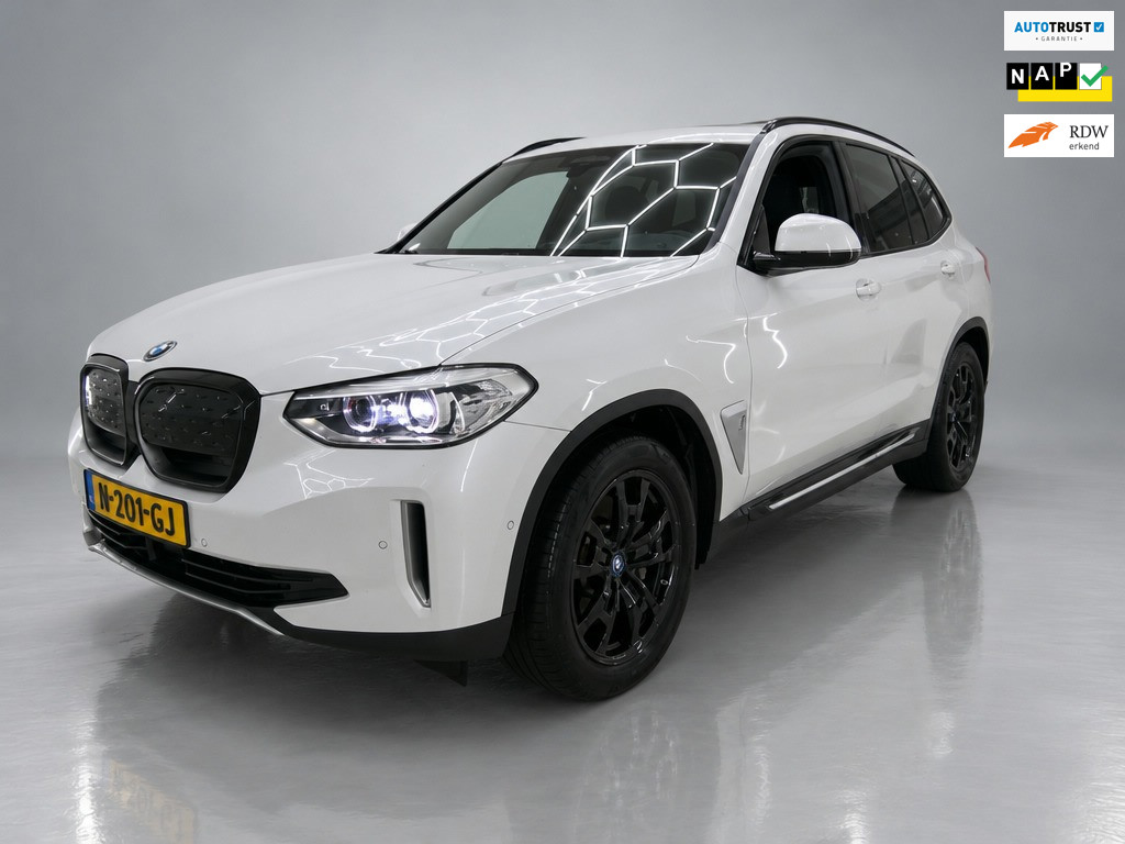 BMW iX3 Executive 80 kWh SOH 96% 3 Fase [trekhaak Panorama Navi Apple / Andr