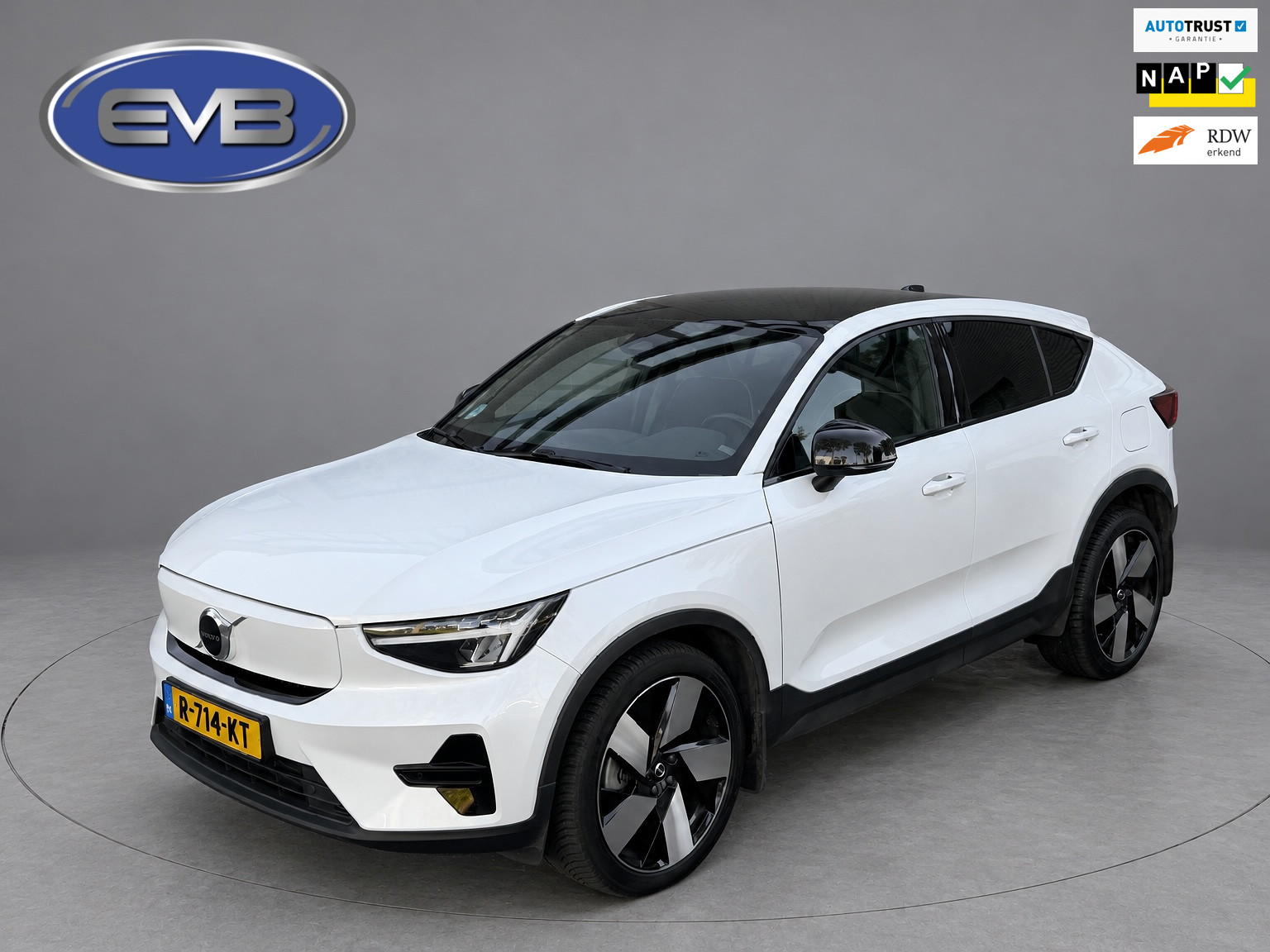Volvo C40 Recharge Plus 69 kWh, panoramadak, 20 inch,camera,electr bedienbare trekhaak, 1 e eigenaar, Origineel NL auto met nap