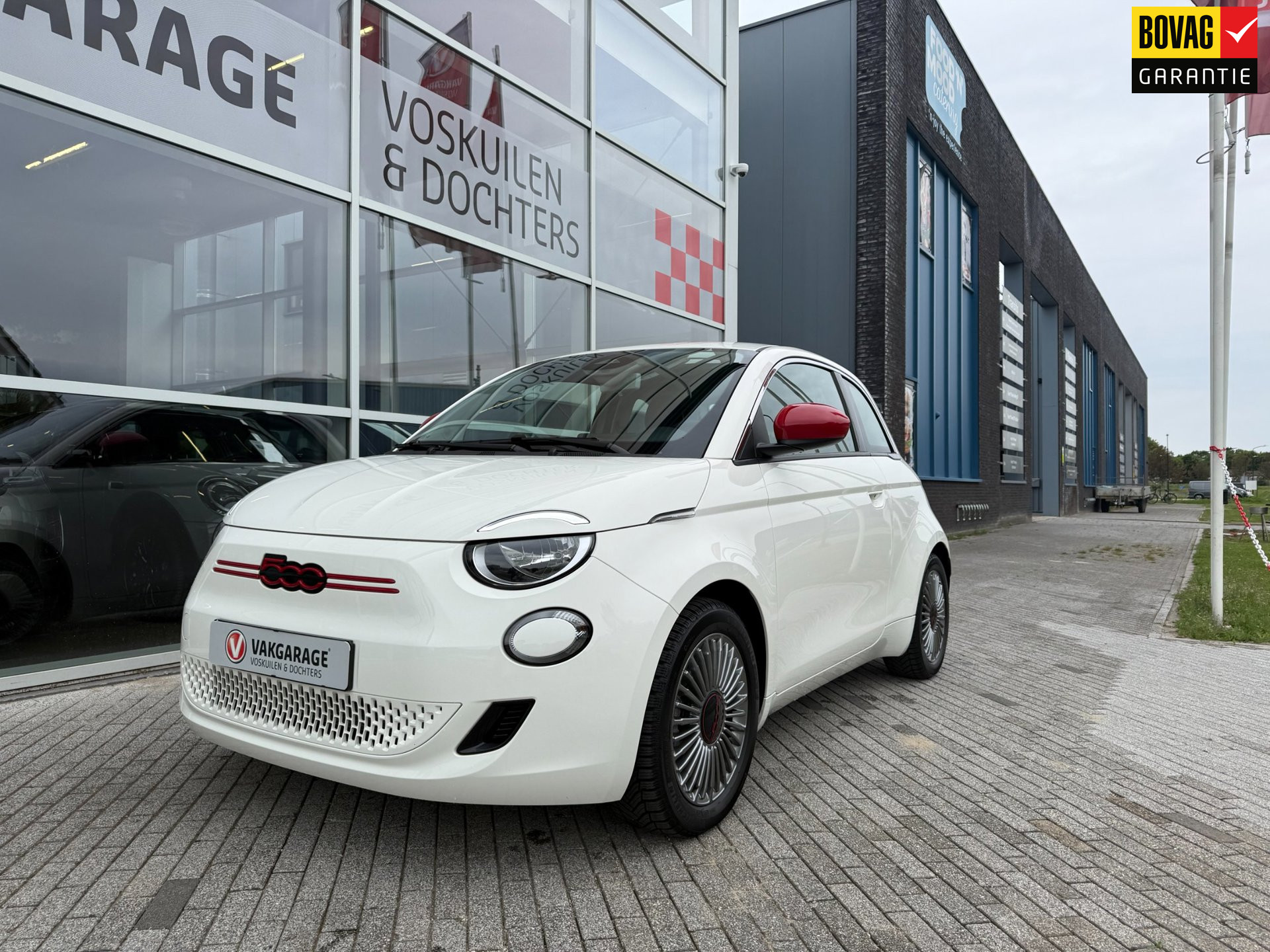 Fiat 500 RED 42 kWh Camera | Navi | Sensoren