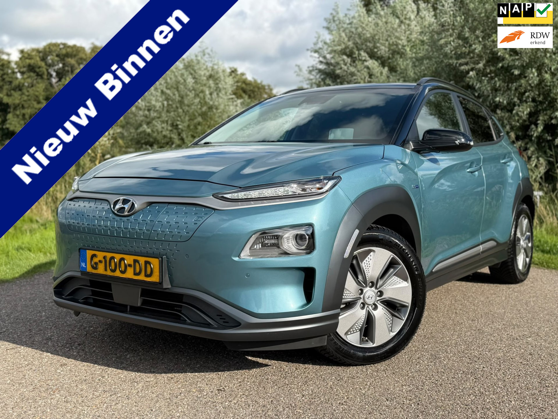 Hyundai Kona EV Premium 64 kWh Long Range / SoH 97.8% / Automaat / Camera / Stoelverwarming - Airco / Leder / PDC /