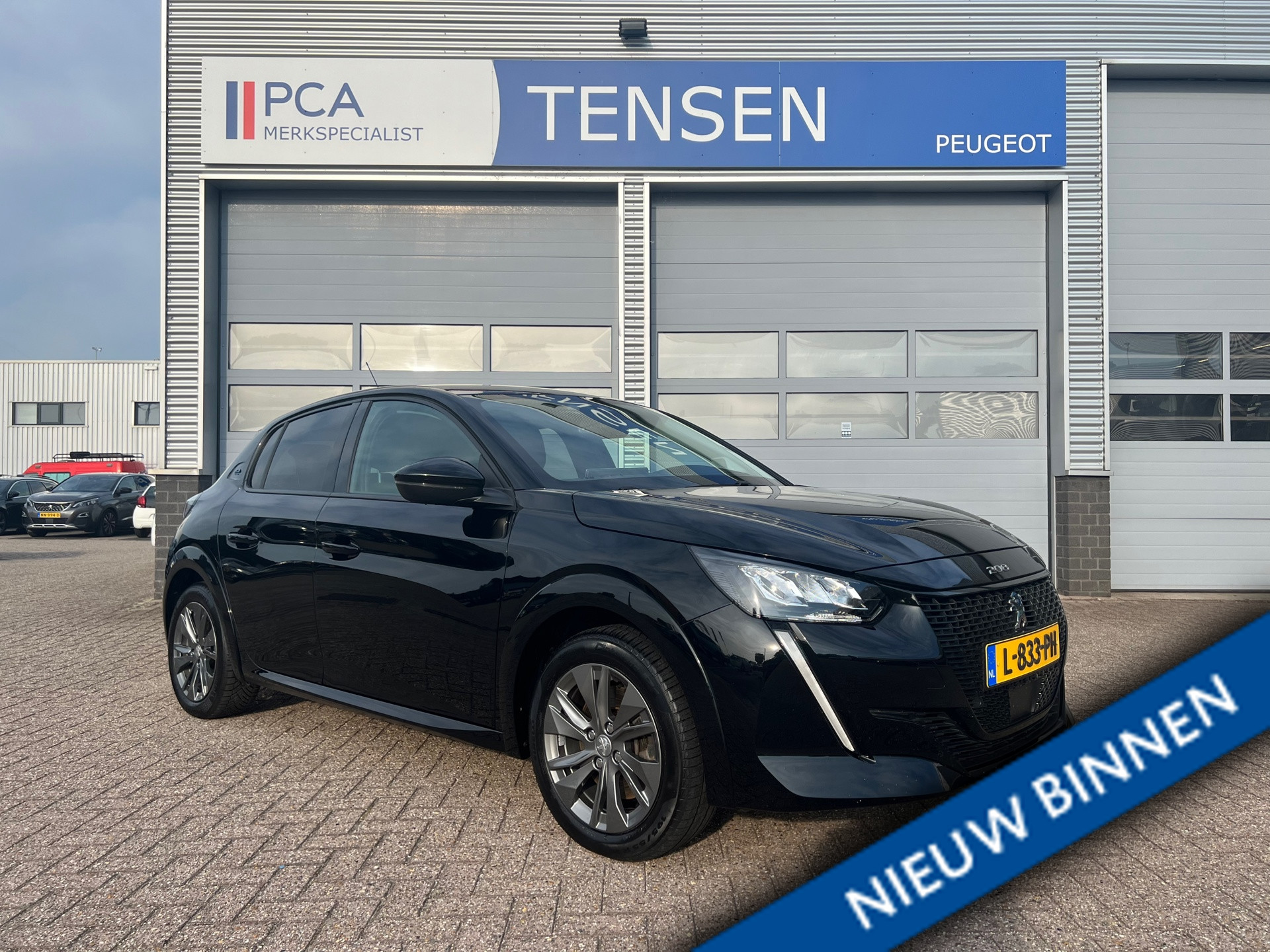 Peugeot e-208 EV Allure Pack 50 kWh | Navigatie | Parkeersensoren achter | Achteruitrijcamera |